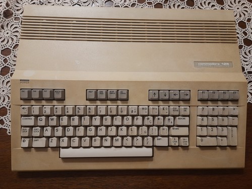 Commodore 128 solo corpo - solo,