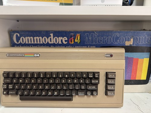 Commodore c64 microcomputer - commodore,