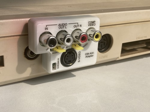 Adattatore commodore 128 - av,